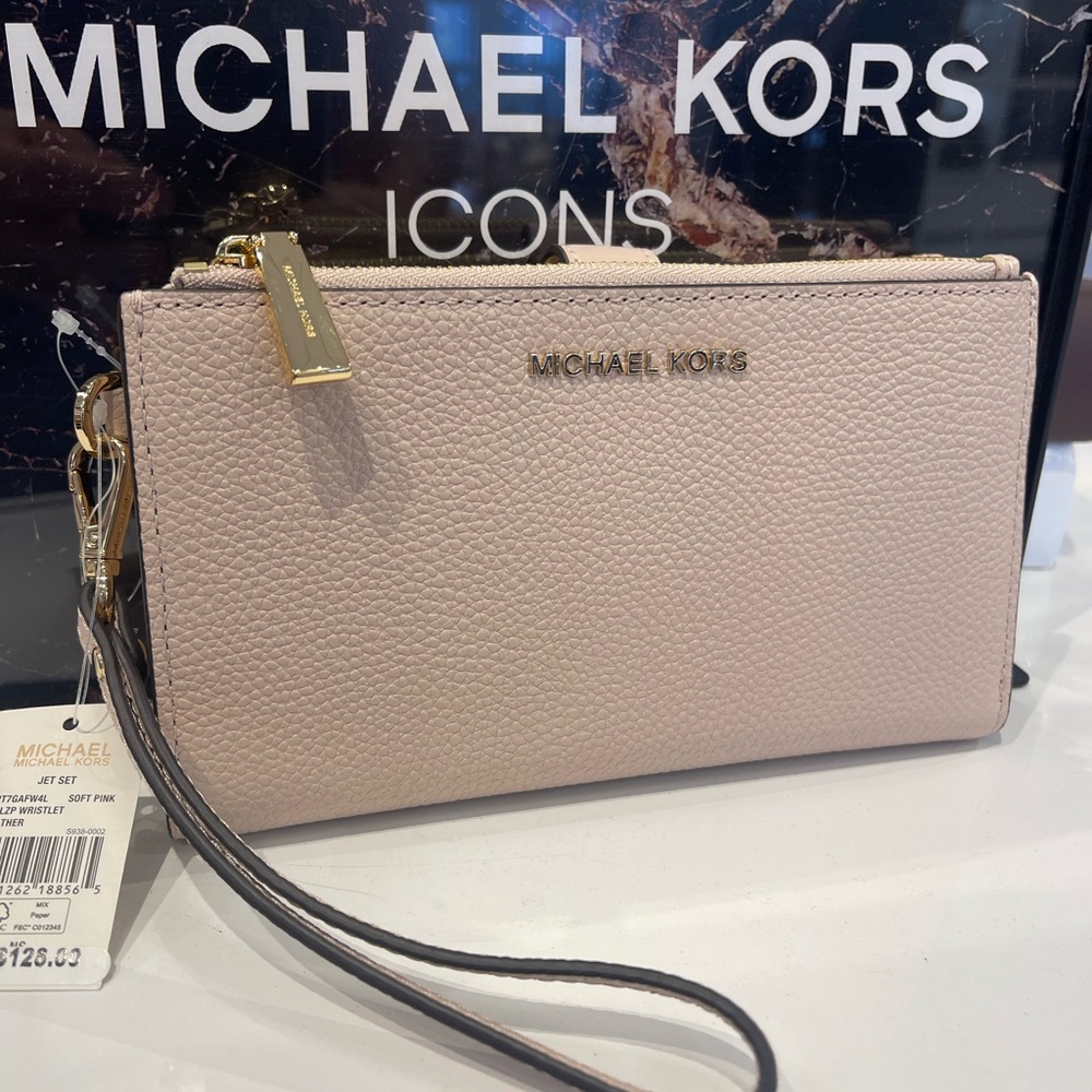 MICHAEL MICHAEL KORS Adele Leather Lg Wallet Double Zip wristlet
Soft Pink 
NWT